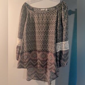 Gray, pink and cream Cato Top with wide neck and cinched ballon sleeves